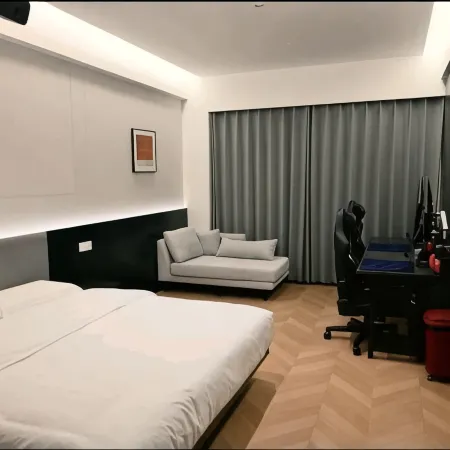 No. 7 E-Sports Hotel
