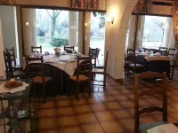 Hôtel Etang des Reynats فنادق في Chancelade