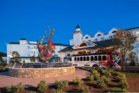 Dollywood's DreamMore Resort and Spa Hotels near Hollywood Wax Museum