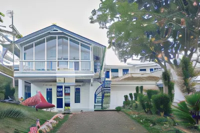 Villa Puncak Agape near Cipanas Mitra RedDoorz Hotel di Desa Cipanas