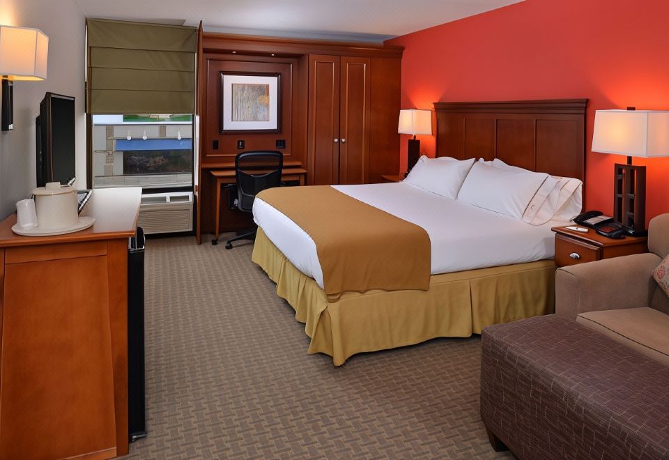Holiday Inn Express Crestwood - Housity