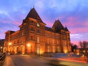 Brit Hotel Confort Montauban