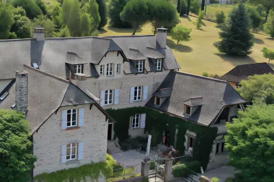 Chambre d’hôtes Aveyron : Le Clos Saint Georges Hôtels à : Campuac