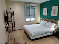 Hôtel de la Tour فنادق في Saint-Didier-de-la-Tour