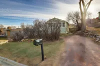 Central Rapid City Home w/ Sunroom & Fireplace! - Maalaistalo