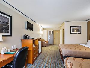 Quality Inn & Suites Kansas City - Independence I-70 East