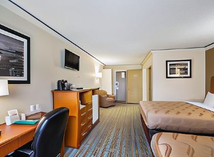 Quality Inn & Suites Kansas City - Independence I-70 East