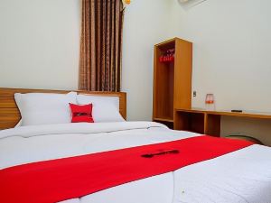 RedDoorz near Rita Supermall Purwokerto 2