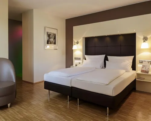 Hotel Santo Hotels near Mediapark