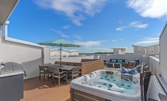 Uptown Luxury on Audubon 4 Bedroom Townhouse by RedAwning