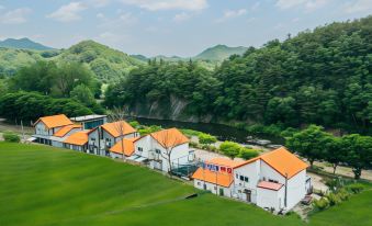 Cheongju Cheonkyung University Kids Pool Villa