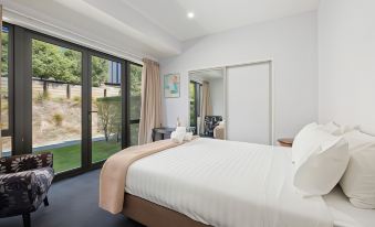 Brookside Gem - Modern 2 Bedroom Apartment