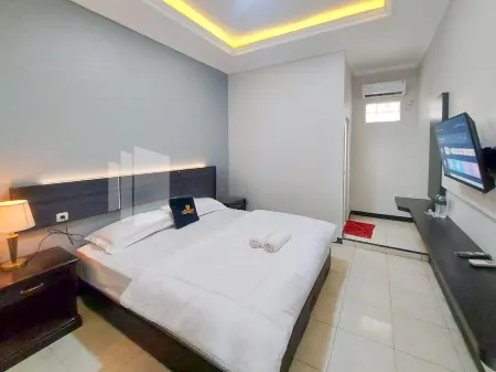 The Paragon Hotel Cilacap Redpartner Отели рядом с достопримечательностью «Dojang Penyu Timur»