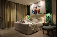 The Cruze Premium Boutique Hotel Hotels near Bin