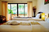 Lanta Seafront Resort Hotel di Koh Lanta