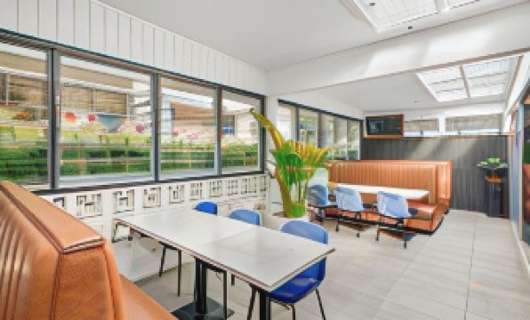 Grand Hotel and Studios - Housity