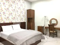 Hotel D88 Mitra RedDoorz Near Santera Flower Garden