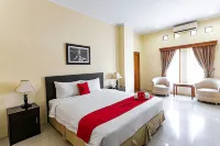 RedDoorz Plus Near Alun Alun Karanganyar Các khách sạn ở Karanganyar