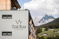 Viel Nois Guest House Hôtels à proximité de : Santa Maddalena Church