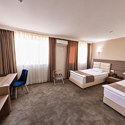 Osh Grand Hotel Chavo Hotel berhampiran DATKA shopping mall