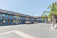 Motel 6 Kingsburg, CA فنادق في Dinuba