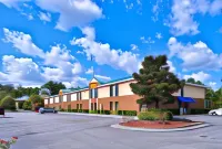 Econo Lodge Darien Hotels in Darien