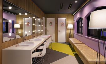 Booth Netcafe & Capsule
