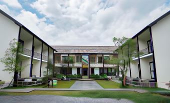 Shanti-Retreat Hotel