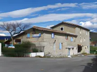 Logis Hôtel Auberge Cigaloise Hôtels à proximité de : Kartix Parc