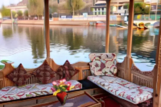 White House Group of Houseboats