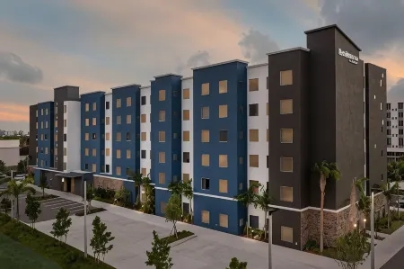 Residence Inn Doral Mall Area Отели рядом с достопримечательностью «Трамп Нешнел Дорал Майами»