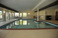 Wingate by Wyndham Bowling Green - Pools