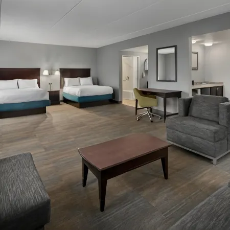 Hampton Inn Rochester-Irondequoit Отели рядом с достопримечательностью «Планетарий Страсенбург»