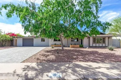 Old Town Desert Villa • Heated Pool, Casita, Games