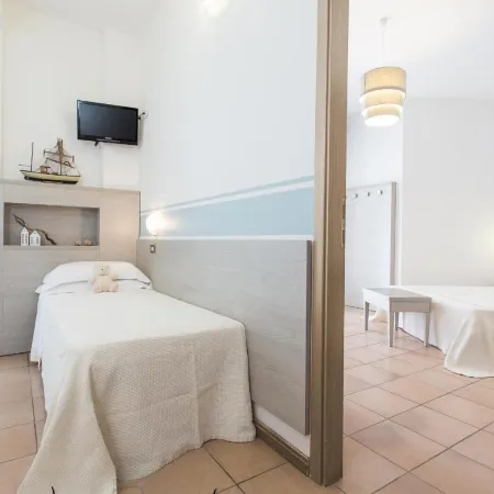 Hotel Roxy & Beach Отели в г. Чезенатико