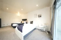 Airport Comfy Stay Hotels in Sipson