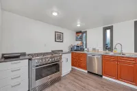 Tranquil Oasis 2 Bedroom Suite with Pool View