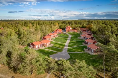 Stora Frögården Hotels near Eketorps borg