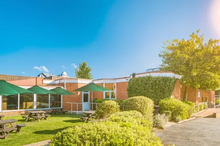 Holiday Inn Basingstoke Отели в г. Олд Бейсинг энд Личпит