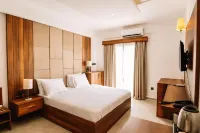 Cezar's Airport Hotel - Kolam Renang