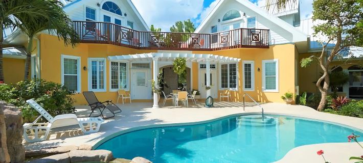 Shangri-La Bed & Breakfast Hotels in Grand Cayman