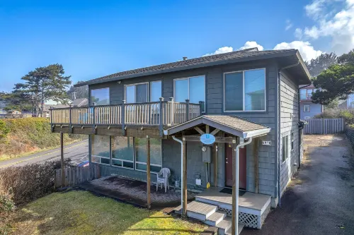 Ocean View and Close Beach Access - Beautiful Coastal Retreat