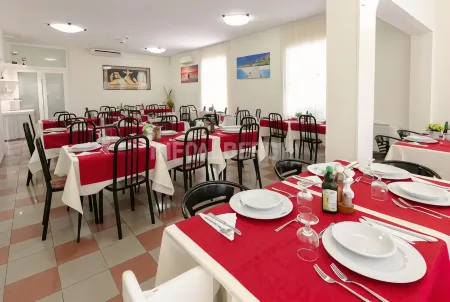 Hotel Oasi del Mare Отели в г. Rivazzurra