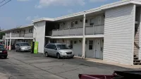ロードウェイ イン ラ クロス - 駐車場