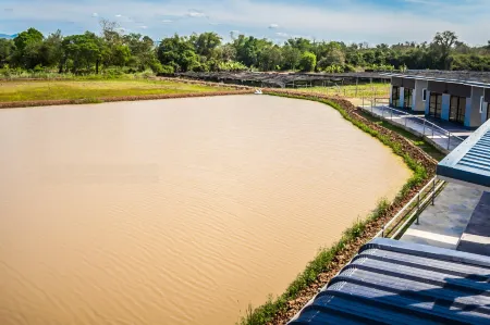 C-Code Resort Отели рядом с достопримечательностью «Wat Huai Poon»