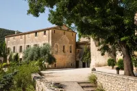 Prieuré Saint-Nicolas - les Maisons Hotel a Arpaillargues-et-Aureillac