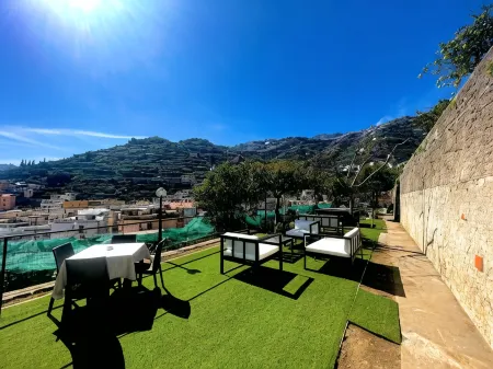 Eden Holiday Отели рядом с достопримечательностью «Piazza centrale minori»