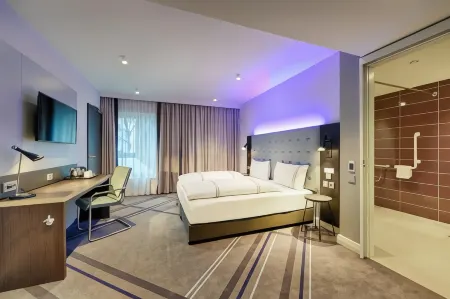 Premier Inn Düsseldorf City Friedrichstadt Отели рядом с достопримечательностью «Neuer Zollhof»