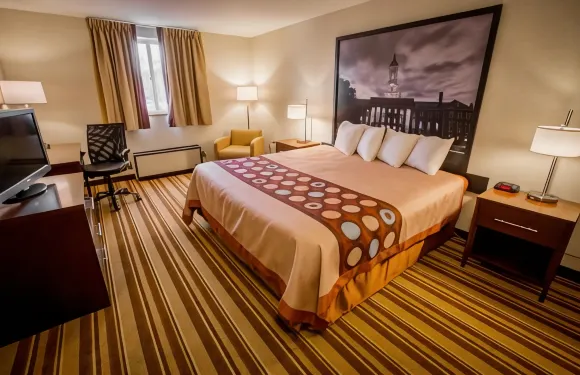 州立學院温德姆速8酒店