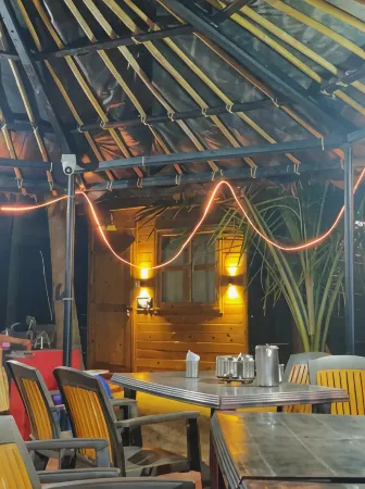 Samant Beach Resort Отели рядом с достопримечательностью «tarkarli beach malvan»